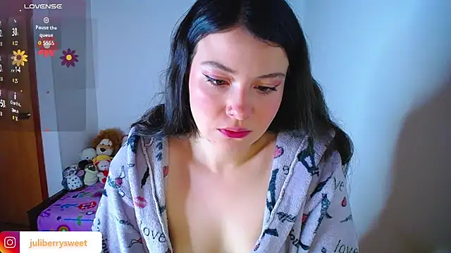 Snapshot of juli05star20 chatting on 10-10-25, 01:37 juli05star20 online show from 10-10-25, 01:37