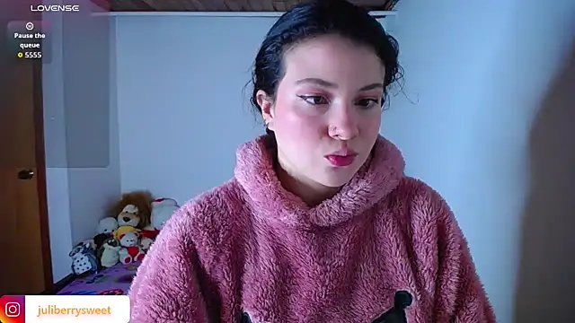 Snapshot of juli05star20 chatting on 10-15-25, 03:06 juli05star20 online show from 10-15-25, 03:06