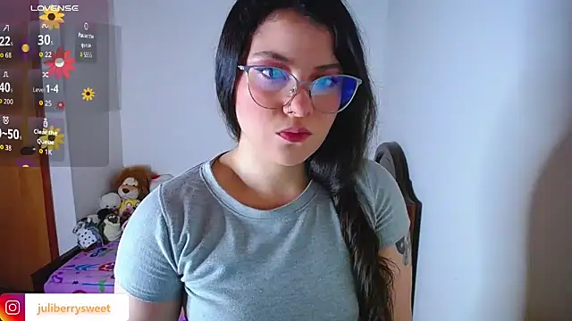 Snapshot of juli05star20 chatting on 10-21-25, 03:07 juli05star20 online show from 10-21-25, 03:07