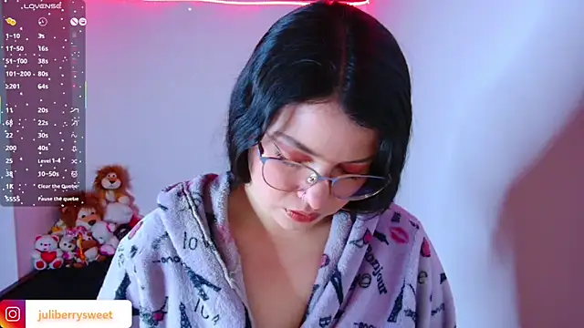 Snapshot of juli05star20 chatting on 11-09-25, 06:06 juli05star20 online show from 11-09-25, 06:06