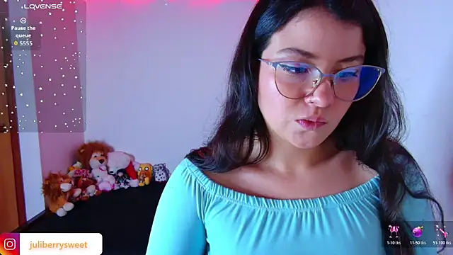 Snapshot of juli05star20 chatting on 11-16-25, 08:36 juli05star20 online show from 11-16-25, 08:36