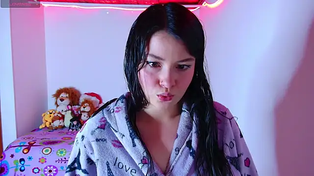 Snapshot of juli05star20 chatting on 11-26-25, 03:18 juli05star20 online show from 11-26-25, 03:18