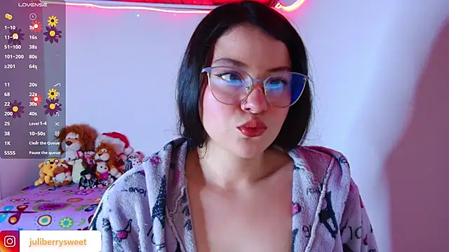 Snapshot of juli05star20 chatting on 11-28-25, 12:02 juli05star20 online show from 11-28-25, 12:02