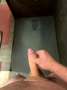 Snapshot of thestringer chatting on 10-14-25, 01:01 thestringer online show from 10-14-25, 01:01