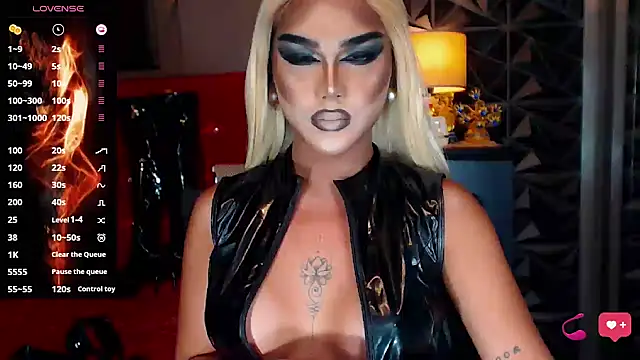 Snapshot of NatalyaFox chatting on 02-15-25, 06:44 NatalyaFox online show from 02-15-25, 06:44