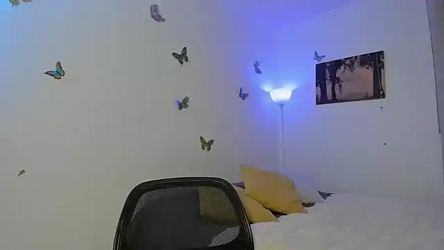 Snapshot of Mila-yang chatting on 10-05-25, 09:02 Mila-yang online show from 10-05-25, 09:02