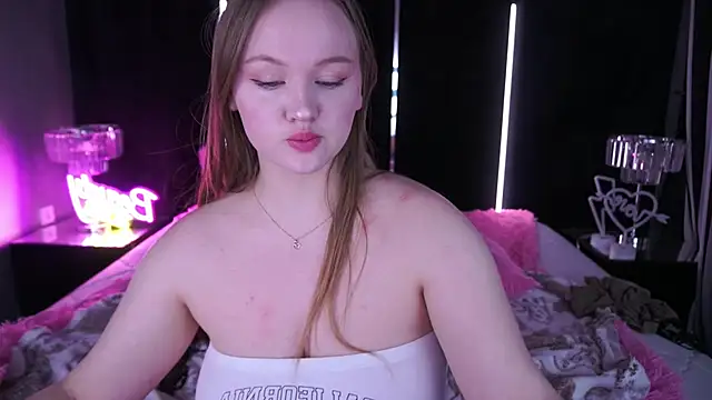 LylaYeess online show from 02-08-25, 10:39