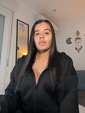 EmelyRogers online show from 11-21-25, 06:06