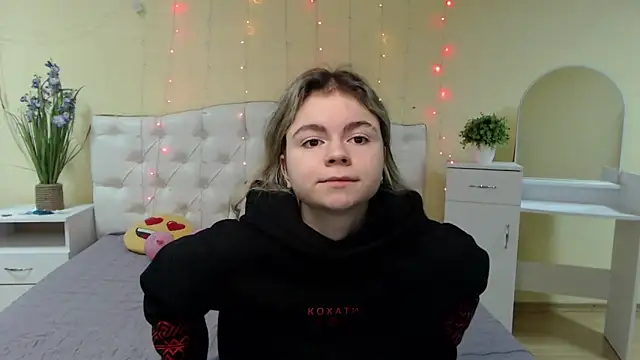 TinaRedly online show from 01-22-25, 04:13