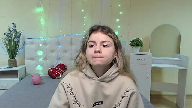 TinaRedly online show from 02-02-25, 06:37