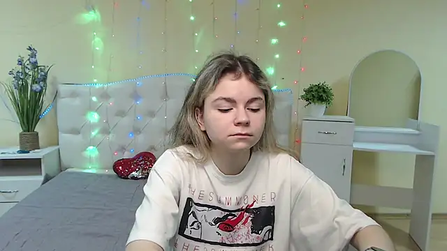 TinaRedly online show from 02-02-25, 04:54