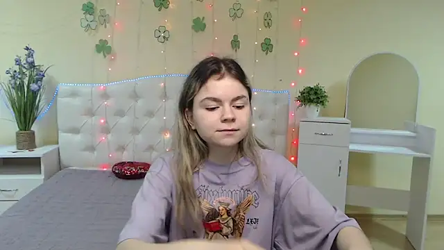 TinaRedly online show from 03-15-25, 01:19