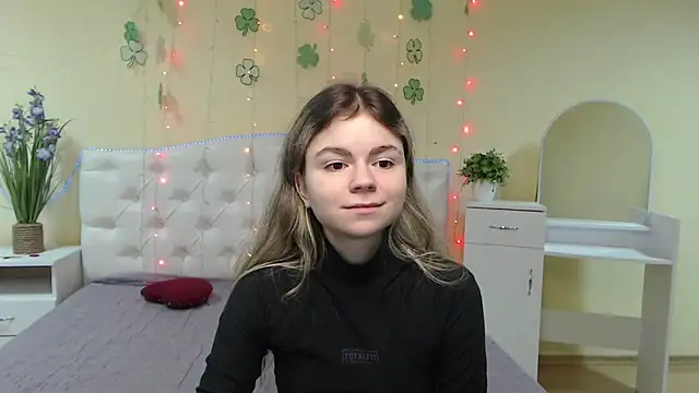 TinaRedly online show from 03-20-25, 01:57