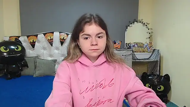 TinaRedly online show from 10-31-25, 06:47