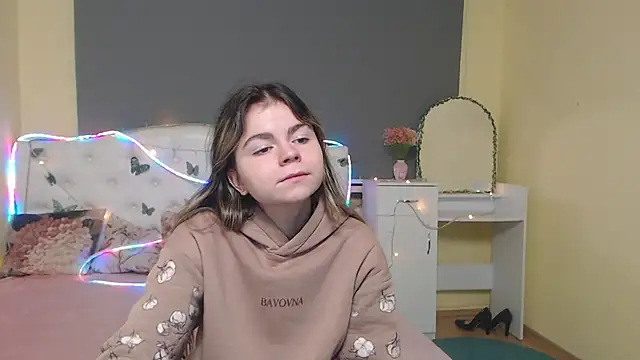 TinaRedly online show from 04-26-26, 06:22