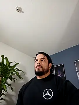 Snapshot of SilvaBranko chatting on 10-12-25, 11:04 SilvaBranko online show from 10-12-25, 11:04