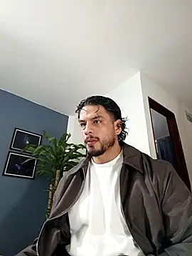 Snapshot of SilvaBranko chatting on 11-24-25, 12:21 SilvaBranko online show from 11-24-25, 12:21