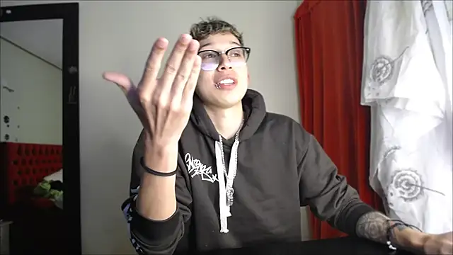 Snapshot of _Thomas_hot_ chatting on 12-23-24, 05:54 Thomas hot online show from 12-23-24, 05:54