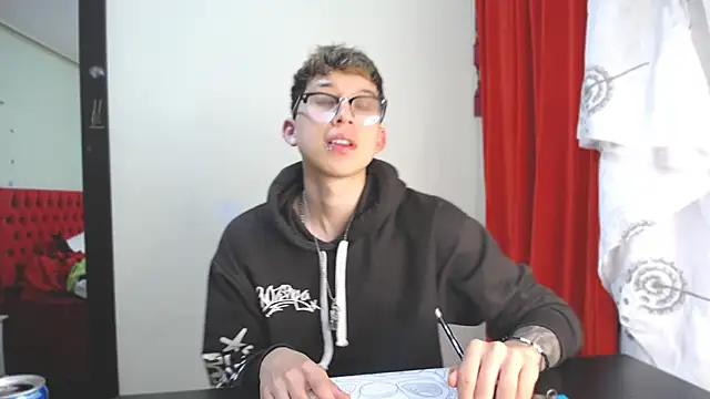 Snapshot of _Thomas_hot_ chatting on 12-24-24, 05:23 Thomas hot online show from 12-24-24, 05:23