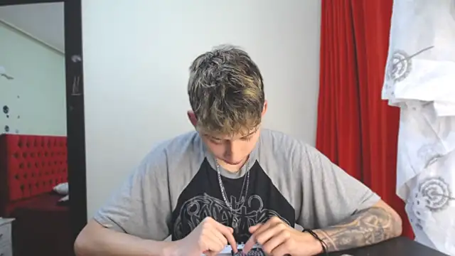 Snapshot of _Thomas_hot_ chatting on 12-31-24, 06:05 Thomas hot online show from 12-31-24, 06:05