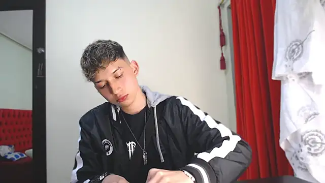  Thomas hot  online show from 01-01-25, 05:33