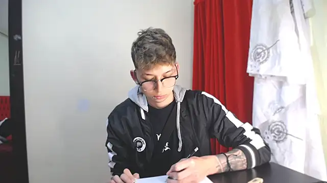 Snapshot of _Thomas_hot_ chatting on 01-03-25, 05:42 Thomas hot online show from 01-03-25, 05:42