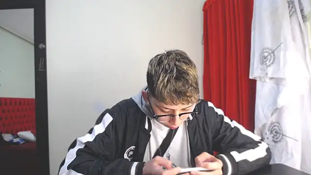 Snapshot of _Thomas_hot_ chatting on 01-08-25, 04:11 Thomas hot online show from 01-08-25, 04:11