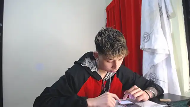  Thomas hot  online show from 01-09-25, 09:37