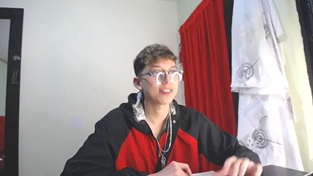 Snapshot of _Thomas_hot_ chatting on 01-10-25, 11:08 Thomas hot online show from 01-10-25, 11:08