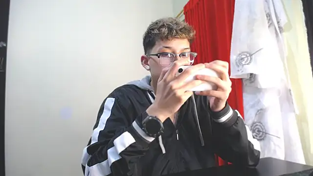  Thomas hot  online show from 01-12-25, 04:21