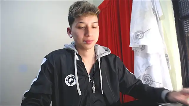 Snapshot of _Thomas_hot_ chatting on 01-12-25, 09:51 Thomas hot online show from 01-12-25, 09:51