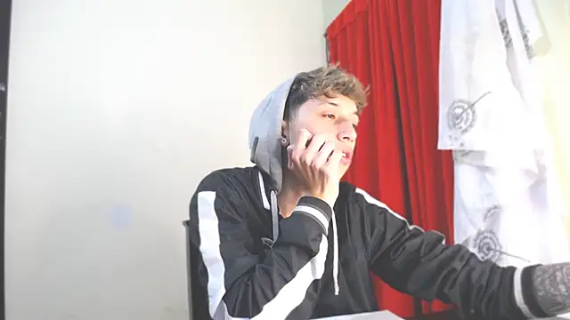 Snapshot of _Thomas_hot_ chatting on 01-21-25, 02:33 Thomas hot online show from 01-21-25, 02:33