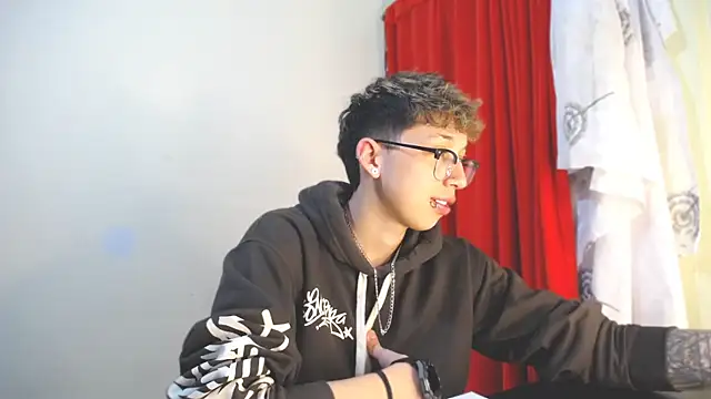  Thomas hot  online show from 01-22-25, 05:59