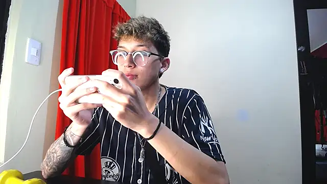  Thomas hot  online show from 01-30-25, 03:29