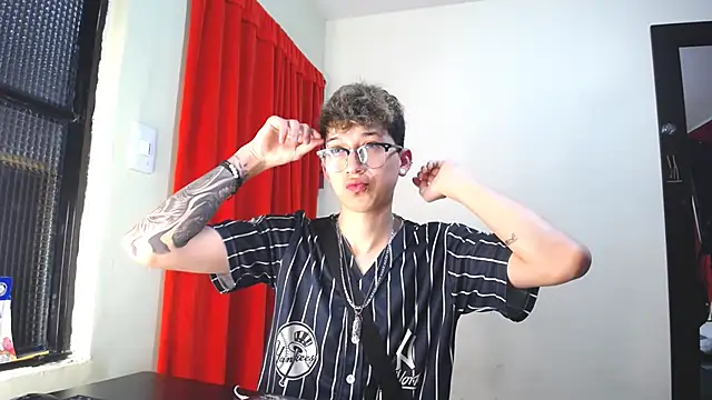 Snapshot of _Thomas_hot_ chatting on 02-04-25, 03:15 Thomas hot online show from 02-04-25, 03:15