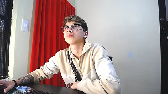  Thomas hot  online show from 02-05-25, 07:42