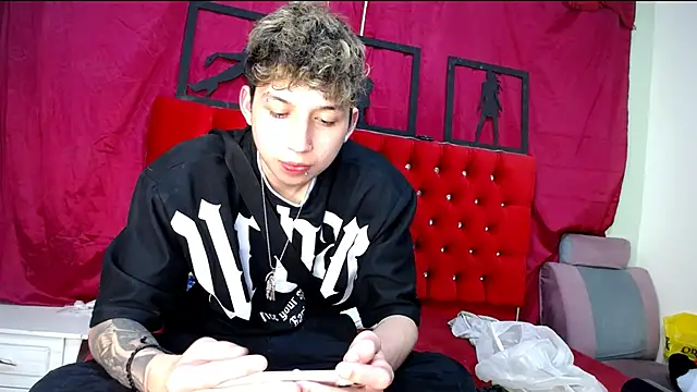 Snapshot of _Thomas_hot_ chatting on 02-26-25, 04:25 Thomas hot online show from 02-26-25, 04:25