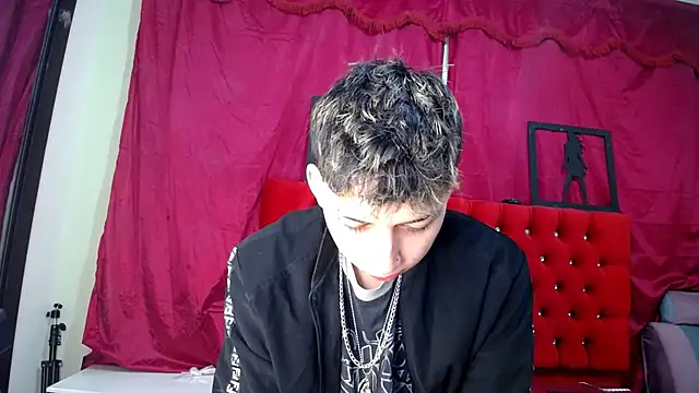 Snapshot of _Thomas_hot_ chatting on 03-08-25, 12:52 Thomas hot online show from 03-08-25, 12:52