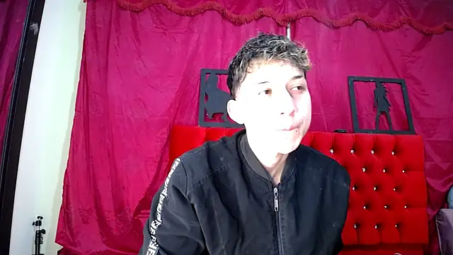 Snapshot of _Thomas_hot_ chatting on 03-13-25, 12:27 Thomas hot online show from 03-13-25, 12:27