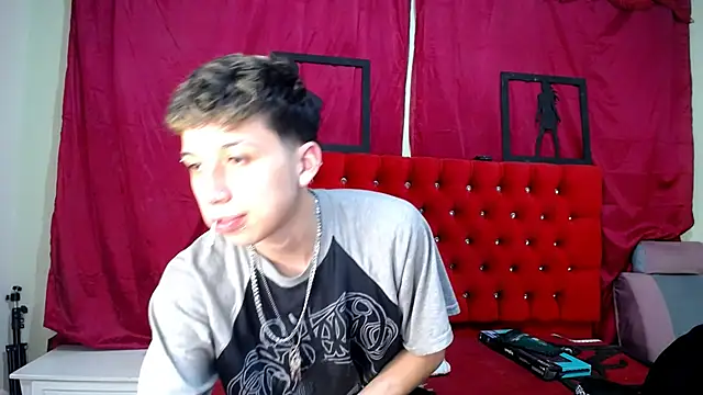 Snapshot of _Thomas_hot_ chatting on 03-17-25, 01:14 Thomas hot online show from 03-17-25, 01:14