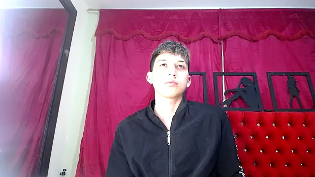 Snapshot of _Thomas_hot_ chatting on 03-18-25, 01:00 Thomas hot online show from 03-18-25, 01:00