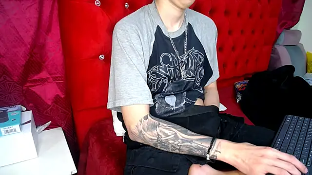  Thomas hot  online show from 03-19-25, 06:57