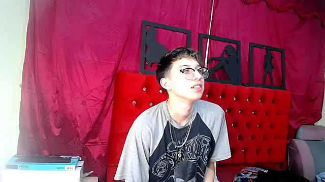 Snapshot of _Thomas_hot_ chatting on 03-19-25, 10:00 Thomas hot online show from 03-19-25, 10:00