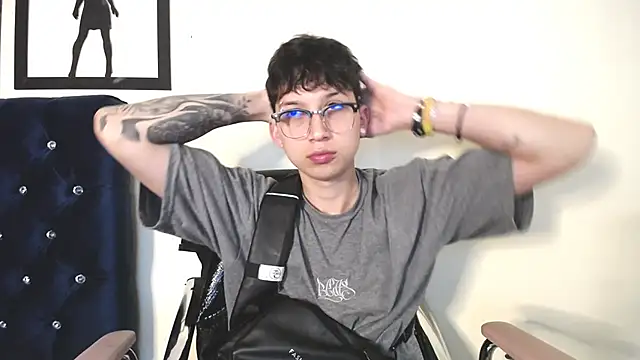 Snapshot of _Thomas_hot_ chatting on 10-29-25, 01:19 Thomas hot online show from 10-29-25, 01:19