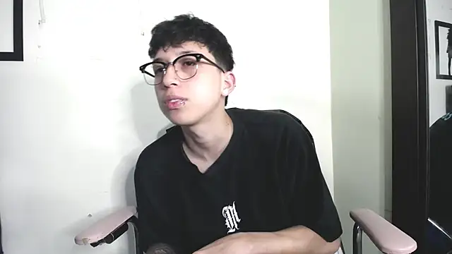 Snapshot of _Thomas_hot_ chatting on 11-25-25, 05:40 Thomas hot online show from 11-25-25, 05:40