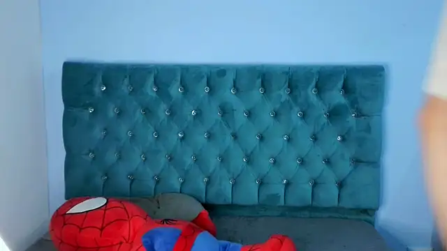 Snapshot of _Thomas_hot_ chatting on 12-18-25, 03:23 Thomas hot online show from 12-18-25, 03:23