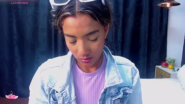 megan collins96 online show from 12-21-24, 08:21