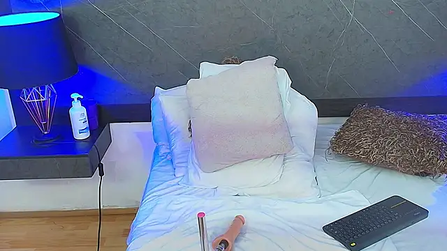 Snapshot of charlottebrowns_ chatting on 02-20-25, 06:46 charlottebrowns online show from 02-20-25, 06:46