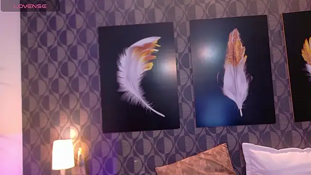 Snapshot of SharomRoss chatting on 03-20-25, 08:29 SharomRoss online show from 03-20-25, 08:29