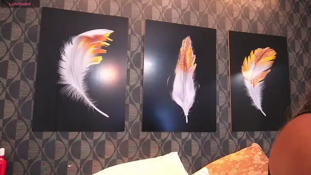 Snapshot of SharomRoss chatting on 09-15-25, 01:00 SharomRoss online show from 09-15-25, 01:00